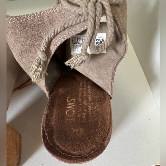 Toms Women’s Elba | Size 9 - Picture 7 of 8